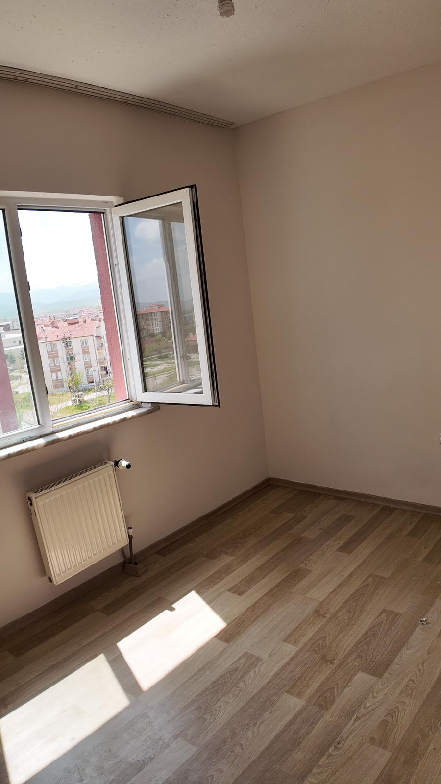 TURKUAZ EMLAKTAN ŞUHUT TOKİLERDE 2+1 KİRALIK DAİRE