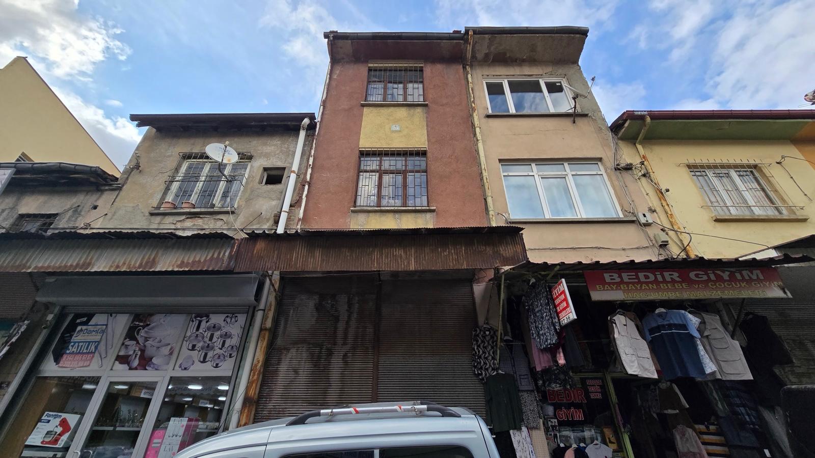 TURKUAZ EMLAKTAN ÇARŞI MERKEZDE 4 KATLI SATILIK DÜKKAN